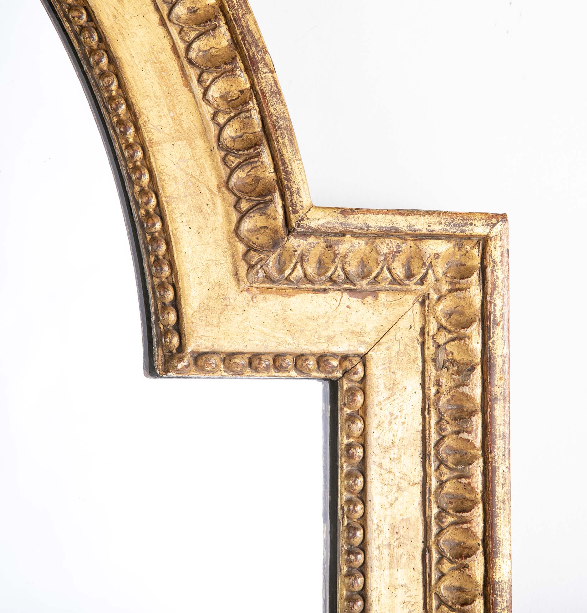 Italian Neoclassical Style Giltwood Arched Mirror