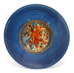 A Large Swatow Slip-Decorated Blue-Ground Bowl Ming Dynasty (1368-1644)