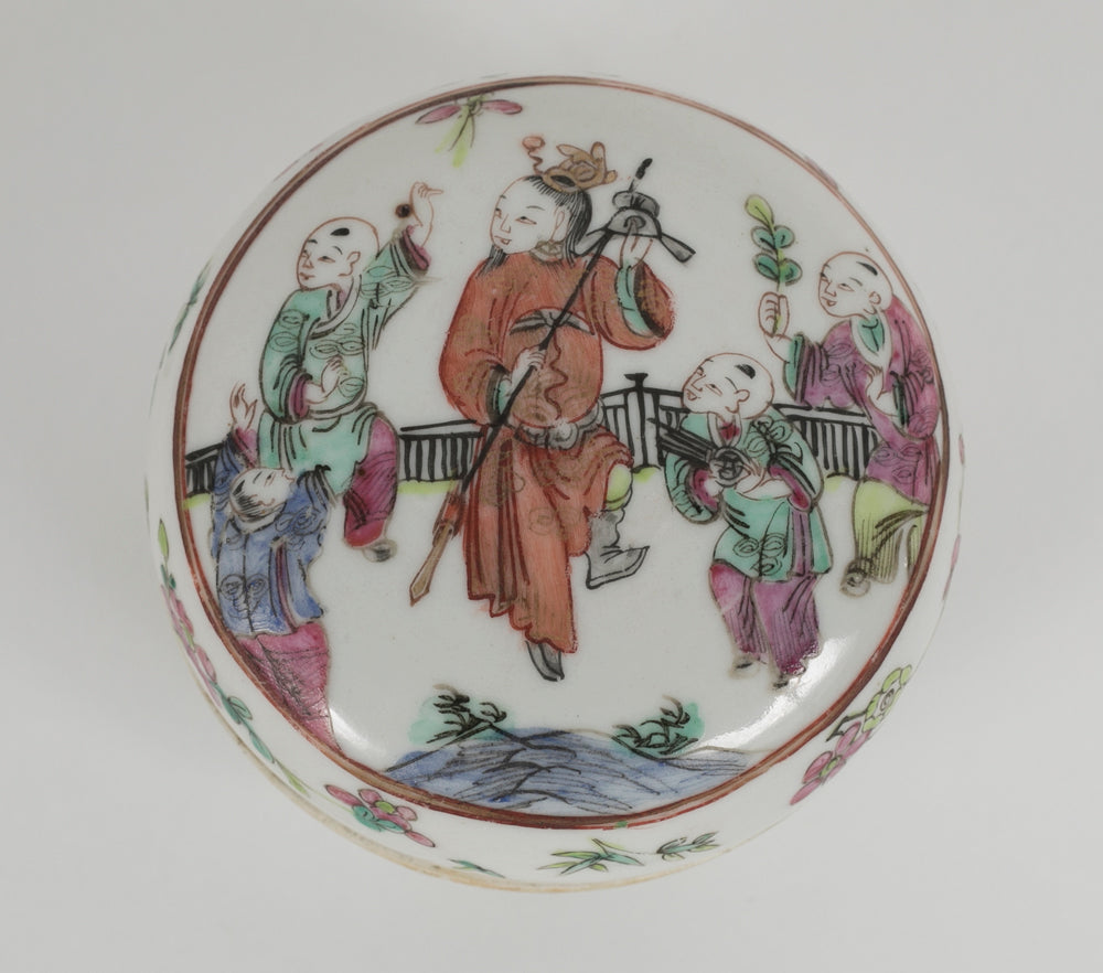 Covered Chinese Porcelain Box