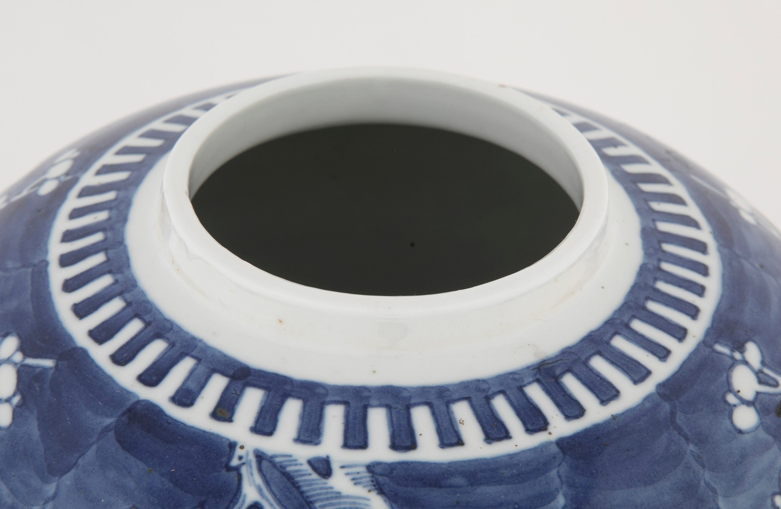 19th Century Chinese Blue and White Covered Jar