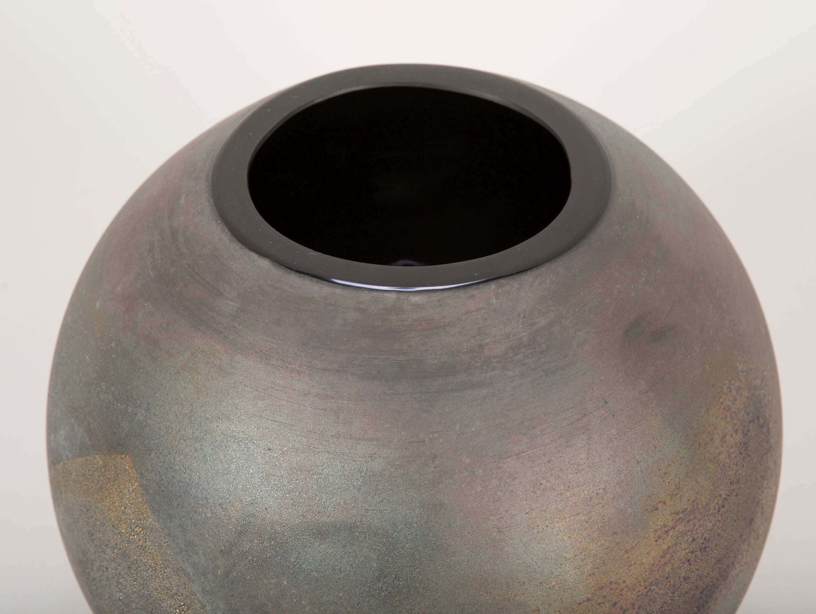 Cenedese Murano Glass Circle Vase with Iridescent Scavo Finish