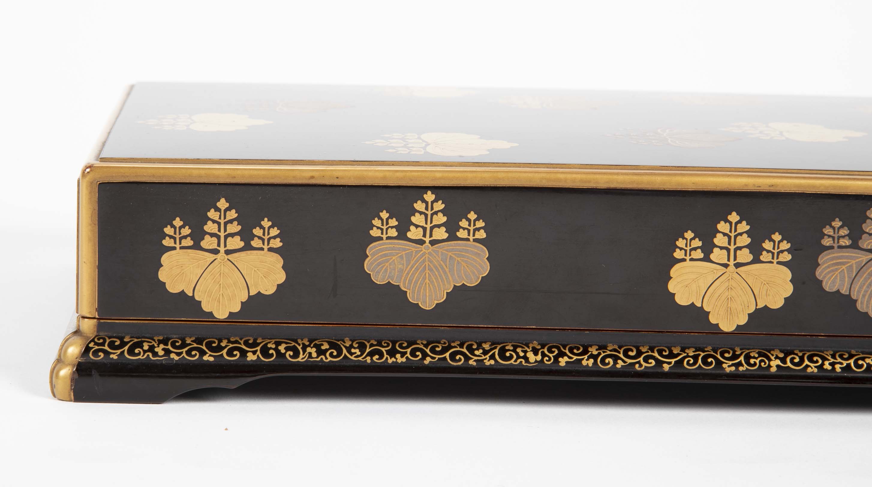 Black Lacquer Japanese Ink Stone Box in Presentation Case