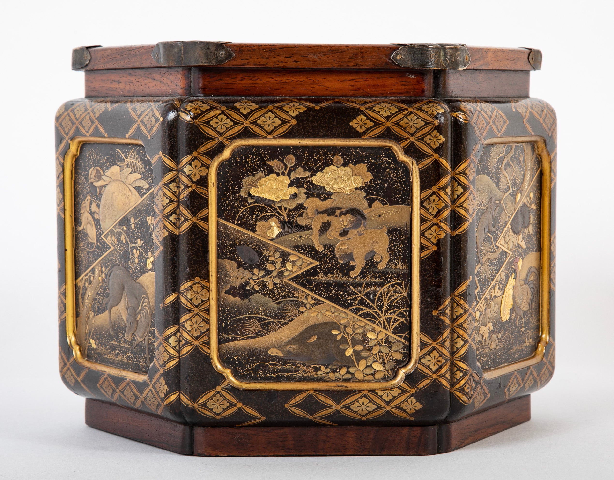 Finely Painted Japanese Cachepot Depicting the 12 Animals of the Zodiac