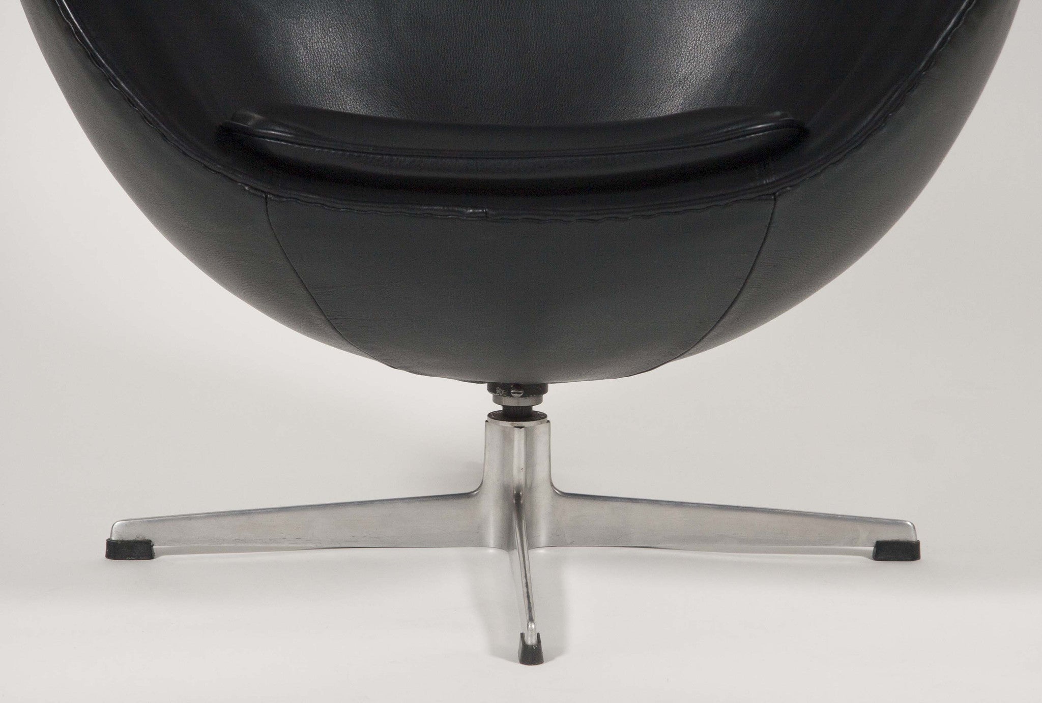 An Arne Jacobsen Egg Chair in Edelman Leather